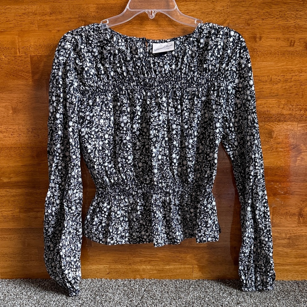 Universal Thread Black and White Floral Blouse